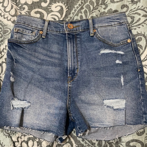 Levi’s high rise shorts - Picture 1 of 2